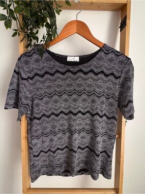 Vivendi  Black Silver Wave Pattern  Knit Top Short Sleeve Size S